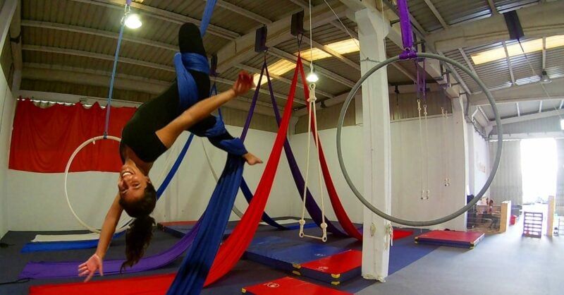 Aulas de Acrobacia Aérea | PERFOLIE ARTE