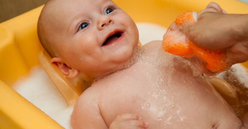 5 dicas para os primeiros banhos do bebé