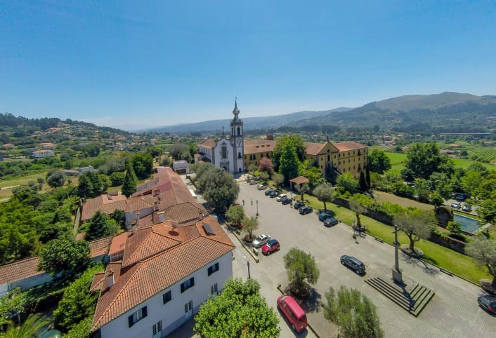 Mosteiro e Igreja Paroquial de Refoios