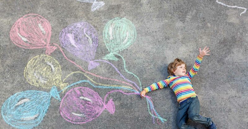 5 atividades que estimulam a criatividade e a imaginação nas crianças