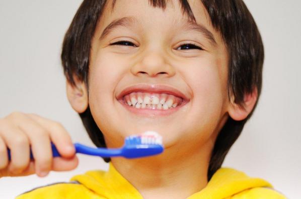 Dicas para melhorar a higiene oral dos mais pequenos
